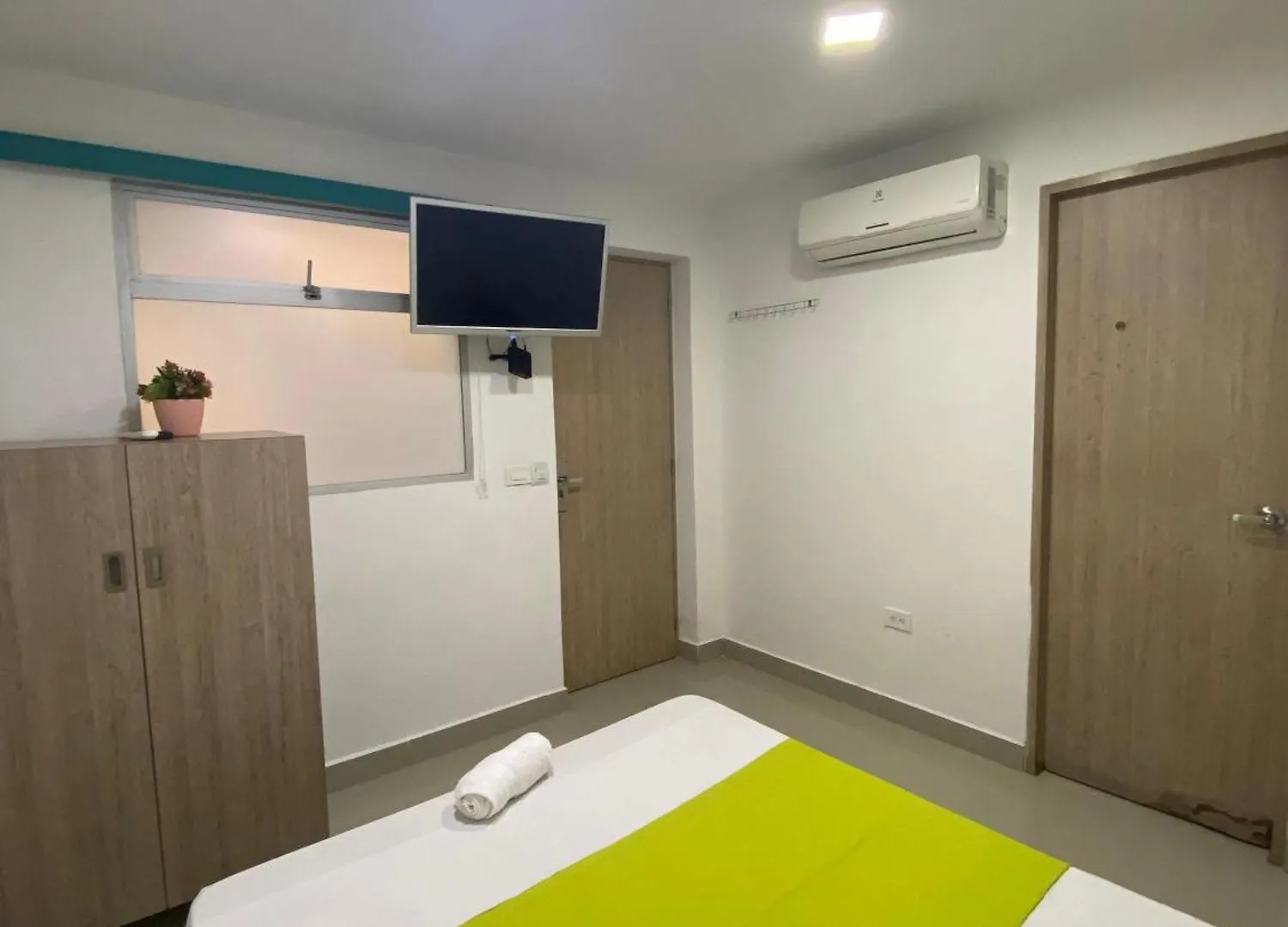 *** Отель Apartaestudio Medellin Laureles Колумбия