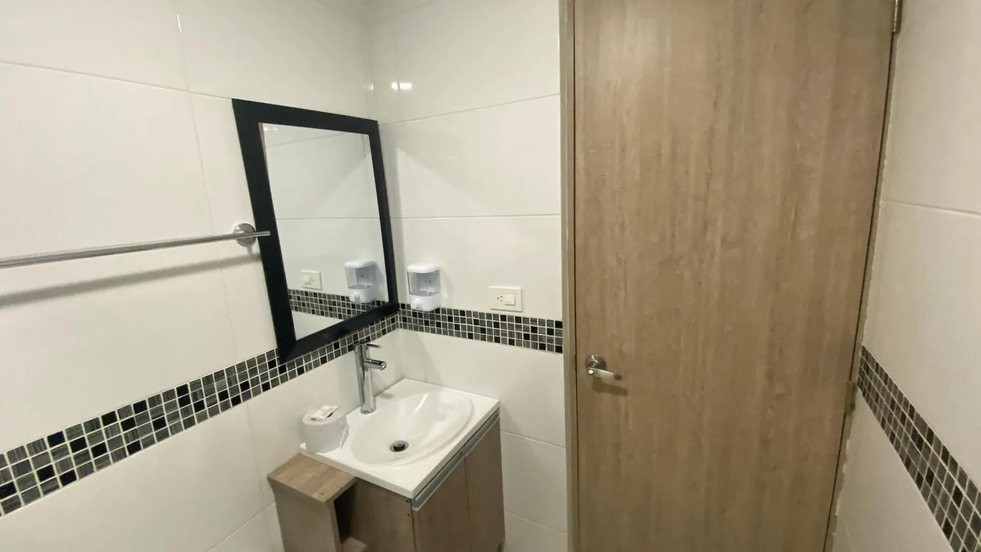 Отель Apartaestudio Medellin Laureles