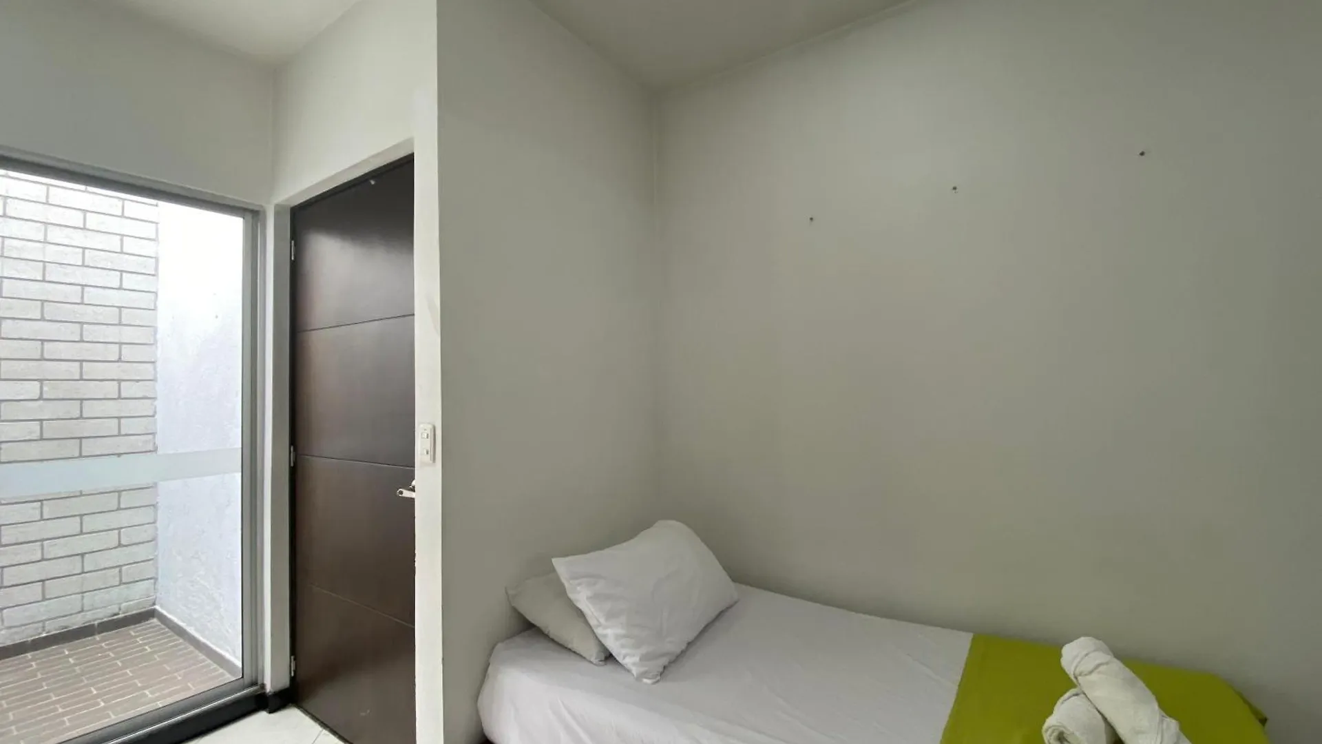 Отель Apartaestudio Medellin Laureles