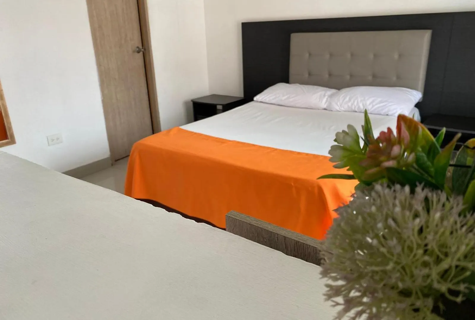 Apartaestudio Medellin Laureles Отель