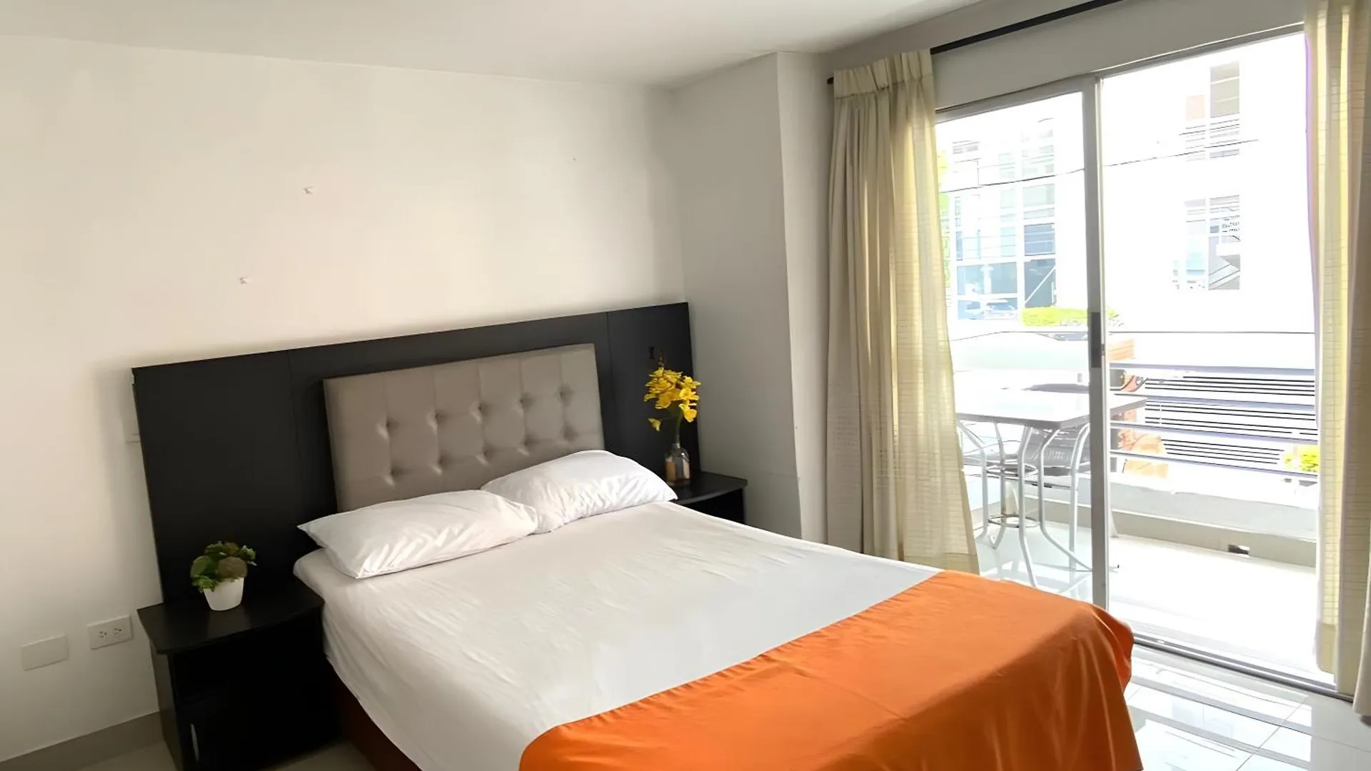 *** Отель Apartaestudio Medellin Laureles Колумбия