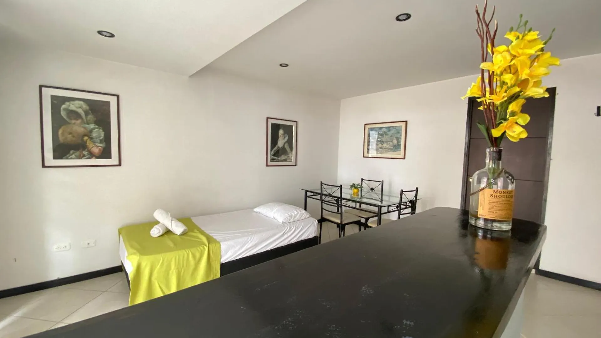 Apartaestudio Medellin Laureles 3*,  Колумбия